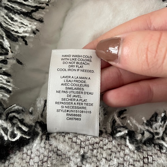 14th&Union Blanket Scarf - Picture 4 of 4